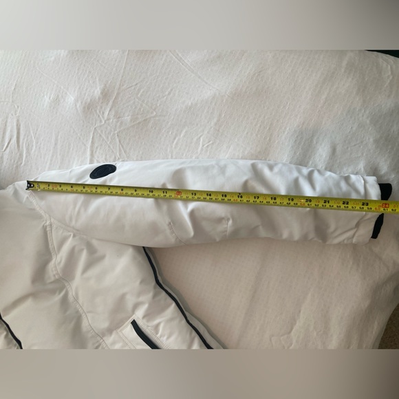 NEW-White Fur-Trimmed Winter Jacket
by Chillax - Picture 7 of 15